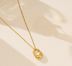 Abstract Pendant Wavy Necklace