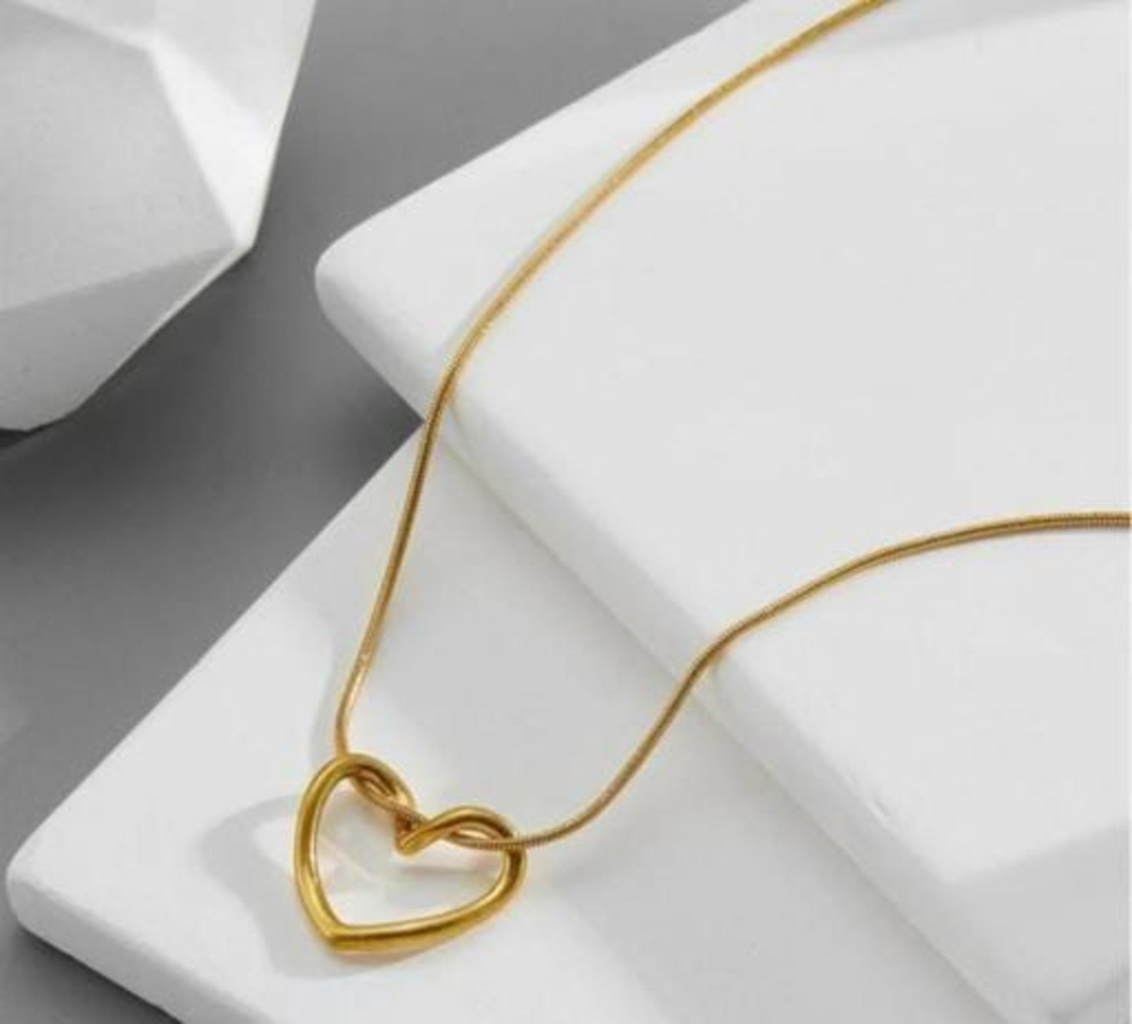 Twisted  Heart  Pendant Necklace Golden