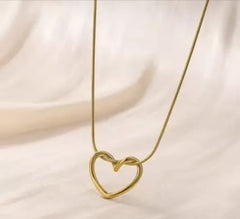 Twisted  Heart  Pendant Necklace Golden
