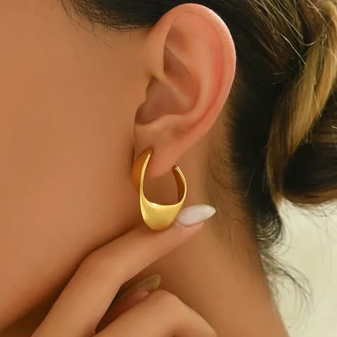 Golden Curve Hoops