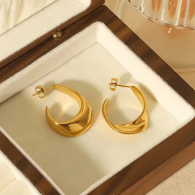 Golden Curve Hoops