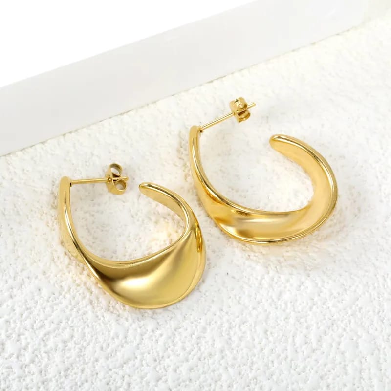 Golden Curve Hoops
