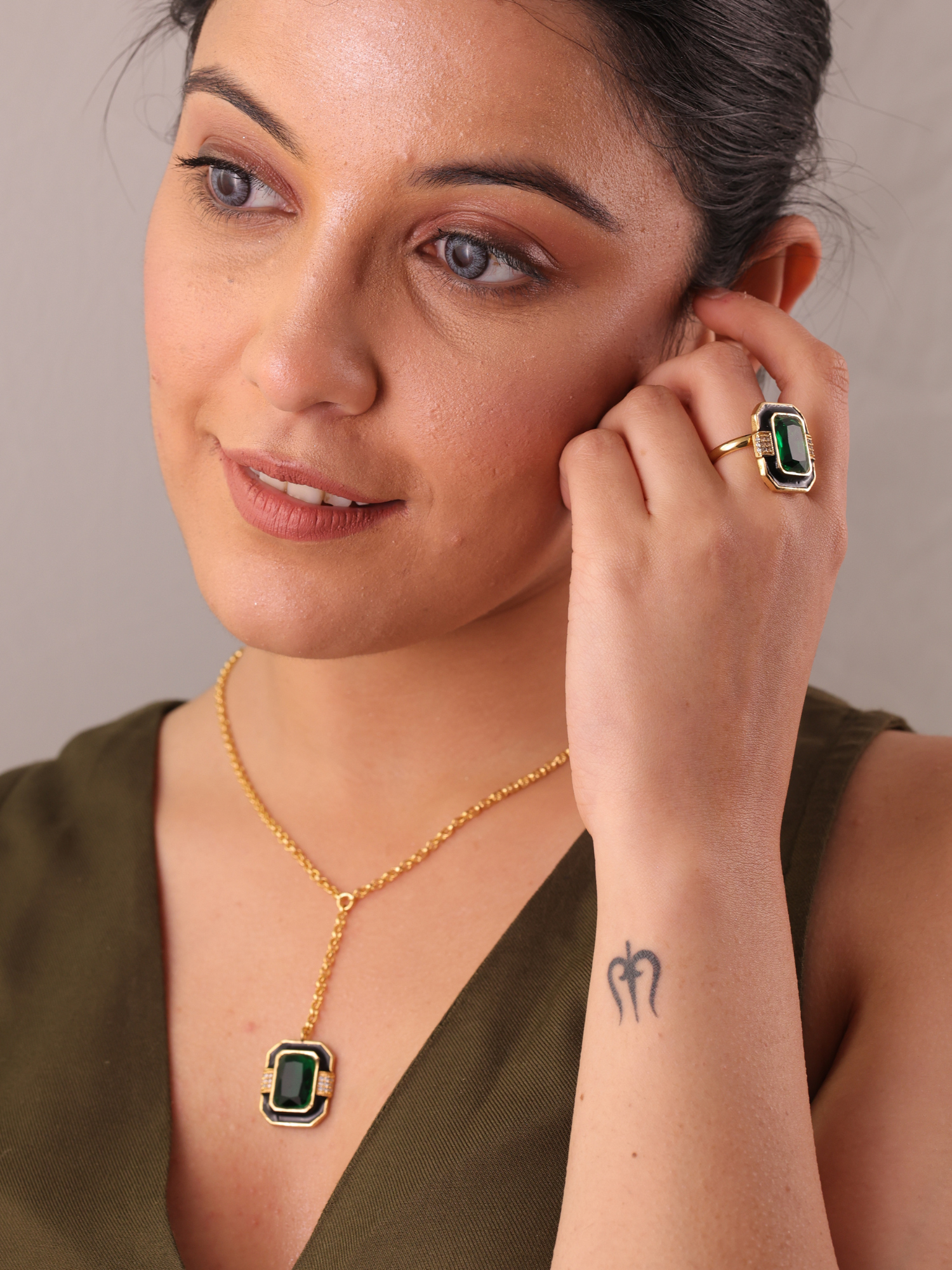 Emerald Miros Y Necklace
